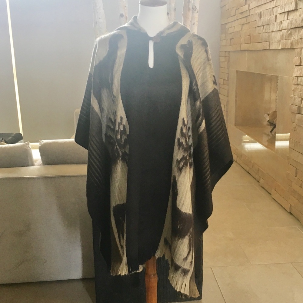 Hand crafted 100% alpaca poncho from Peru